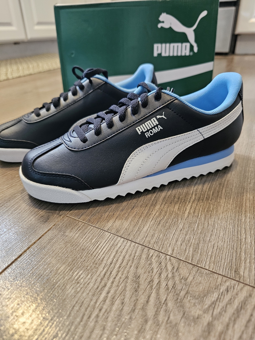 Puma Roma Youth 4 Navy White and Light Blue Low-Profile Sneakers - NEW IN BOX